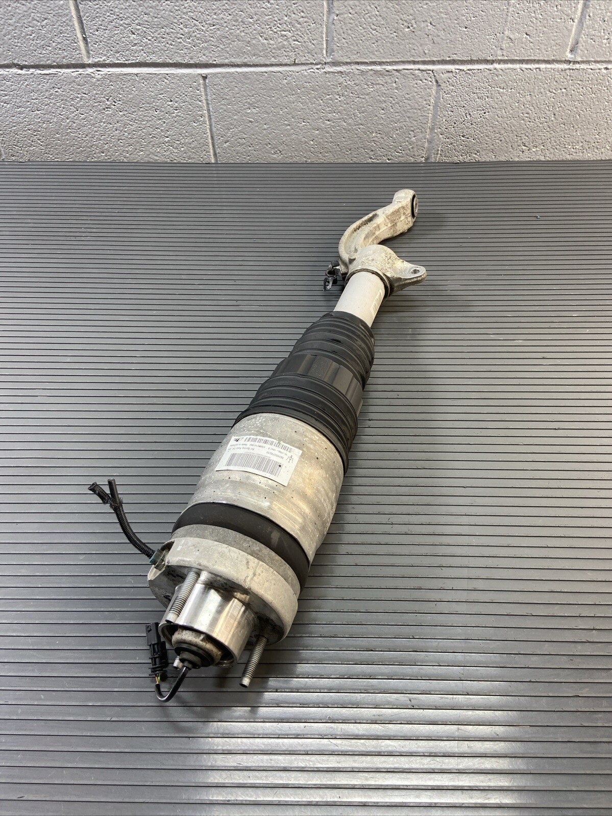 2017-2020 Maserati Levante Front Left Air Strut Shock Absorber OEM