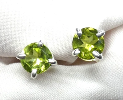 💚✨Peridot Olivin Ohrstecker 925 Silber ca. 7,5 mm im Durchm. Krallenfassung💚✨ - Bild 1 von 4