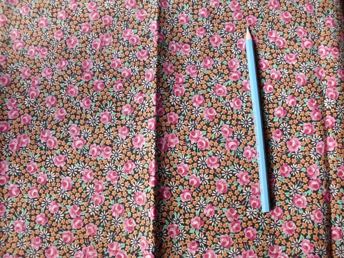 Coupon De Tissu Ancien Vintage - Motif Petites Fleurs - Dimensions 44 X 89 Cm - Neuf