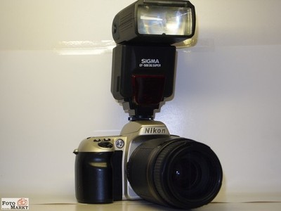 SET: Nikon F60 SLR+Tele-Zoom-Objektiv Sigma APO 70-300/4-5,6+Blitz EF500DG Super