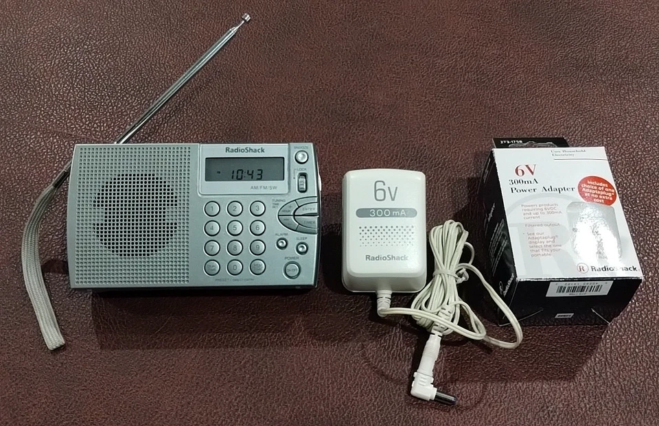 Radio Shack 20-125 AM/FM/SW Kurzwellen tragbares Reiseradio mit 6V 300mA Adapter