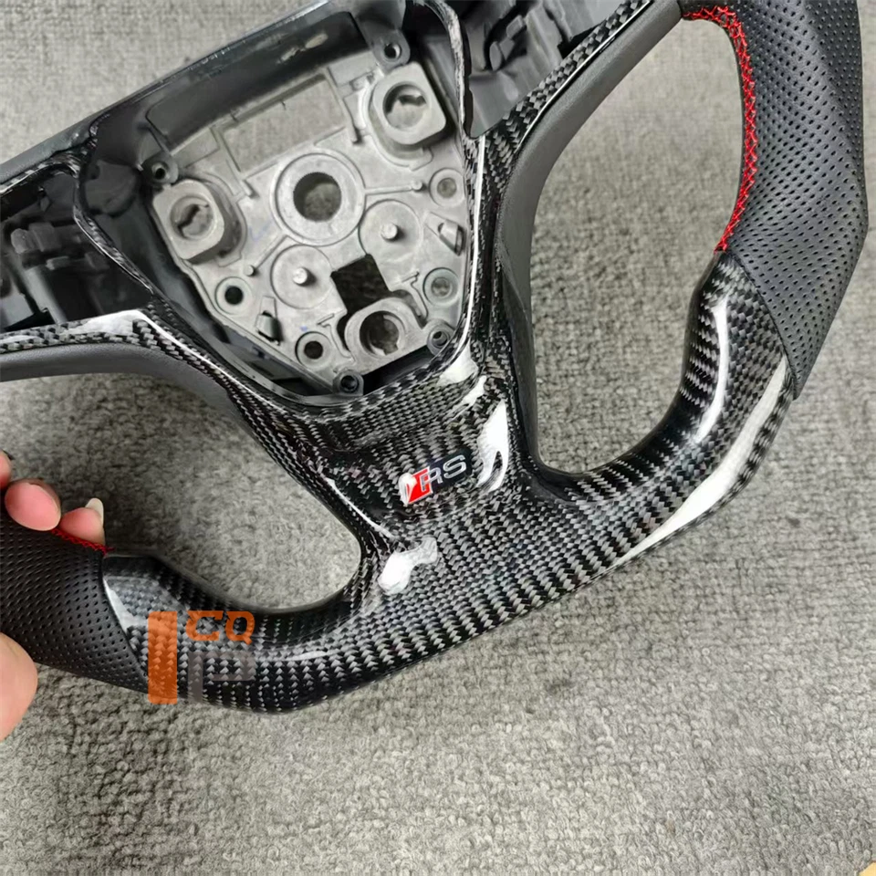 Volante personalizado de fibra de carbono de cuero negro para Chevrolet Malibu 2016-2022 Foto 3 de 4