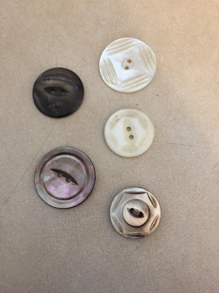 Mixed Lot 21 Vintage Mother of Pearl Shell Carved Round 2-Hole Buttons 2-3cm - Image 2 of 4