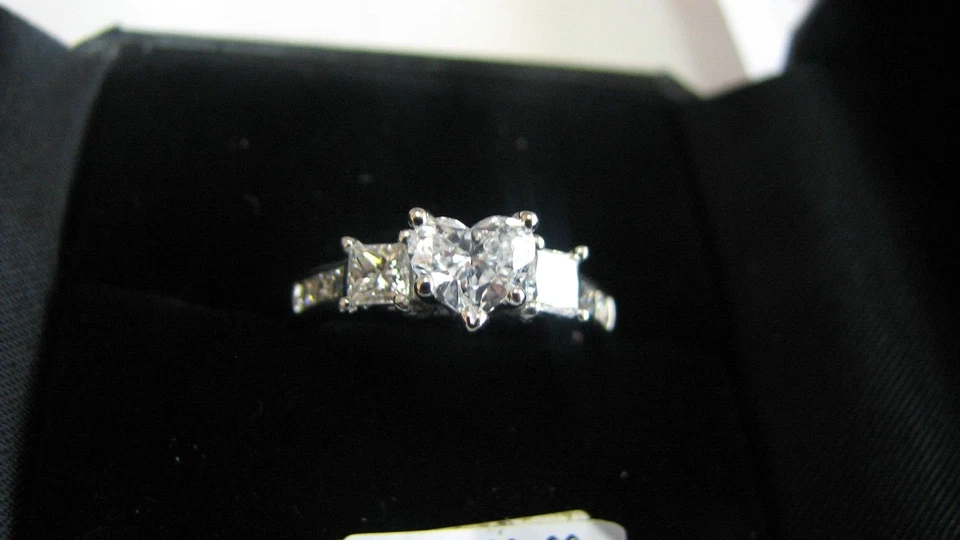 Anillo GIA Redondo Diseñador RITANI Diamante 1.25TCW Platino, Talla 6.5 $8799 VENTA Foto 2 de 4