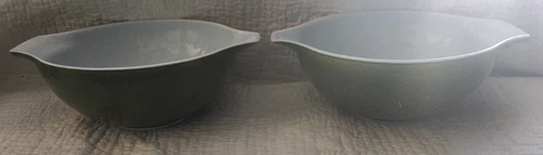 Vintage Pyrex 2 Large Mixing Bowls - #444      4 QT - Green, Used Condition