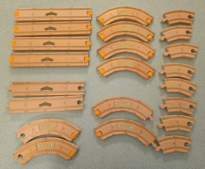 Chuggington 1-2-3 Track Wooden Railway Lot of 22 Straight and Curve