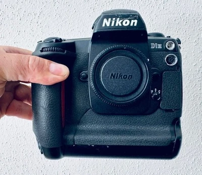 Nikon D-1H high-speed Profi-SLR Digitalkamera - Zub. - Guter Zustand ! - Bild 1 von 4