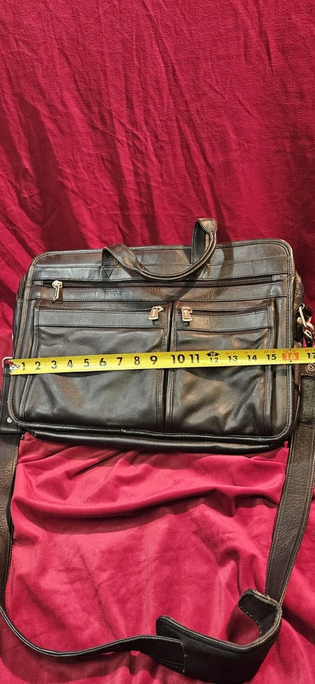 Bolso Mensajero Winn Intl Cuero Negro para Laptop con Correas Ajustables para el Hombro Foto 3 de 4