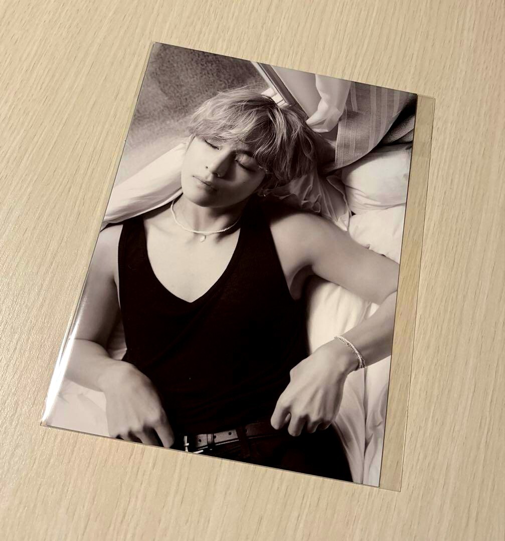 BTS V Rêvé PHOTOBOOK Weverse Benefits Office Mini poster
