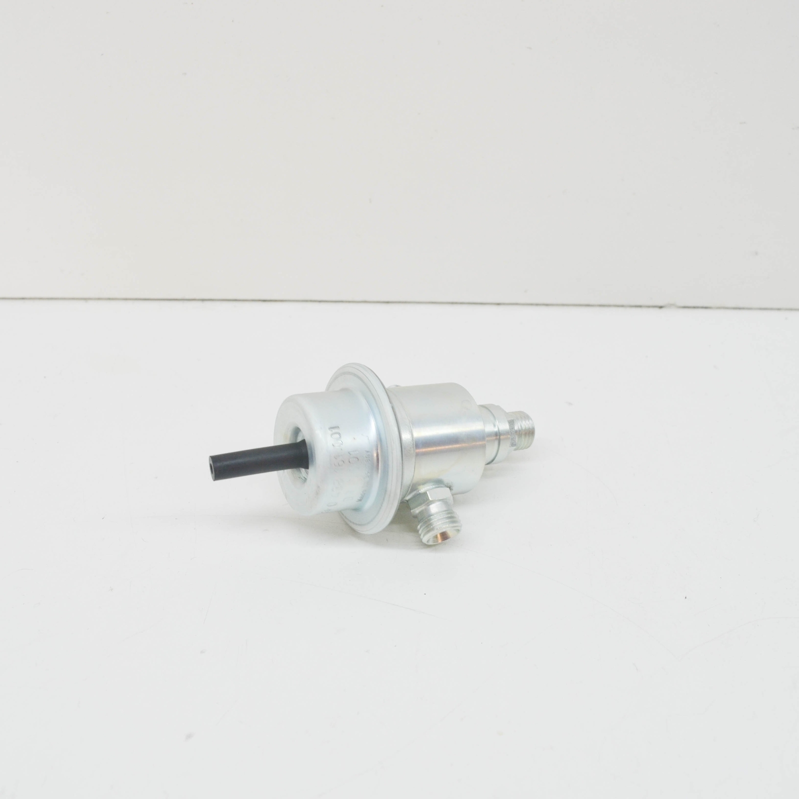 MB ECLASS W124 Fuel Pressure Regulator A0000780392 3.0 Petrol NEW