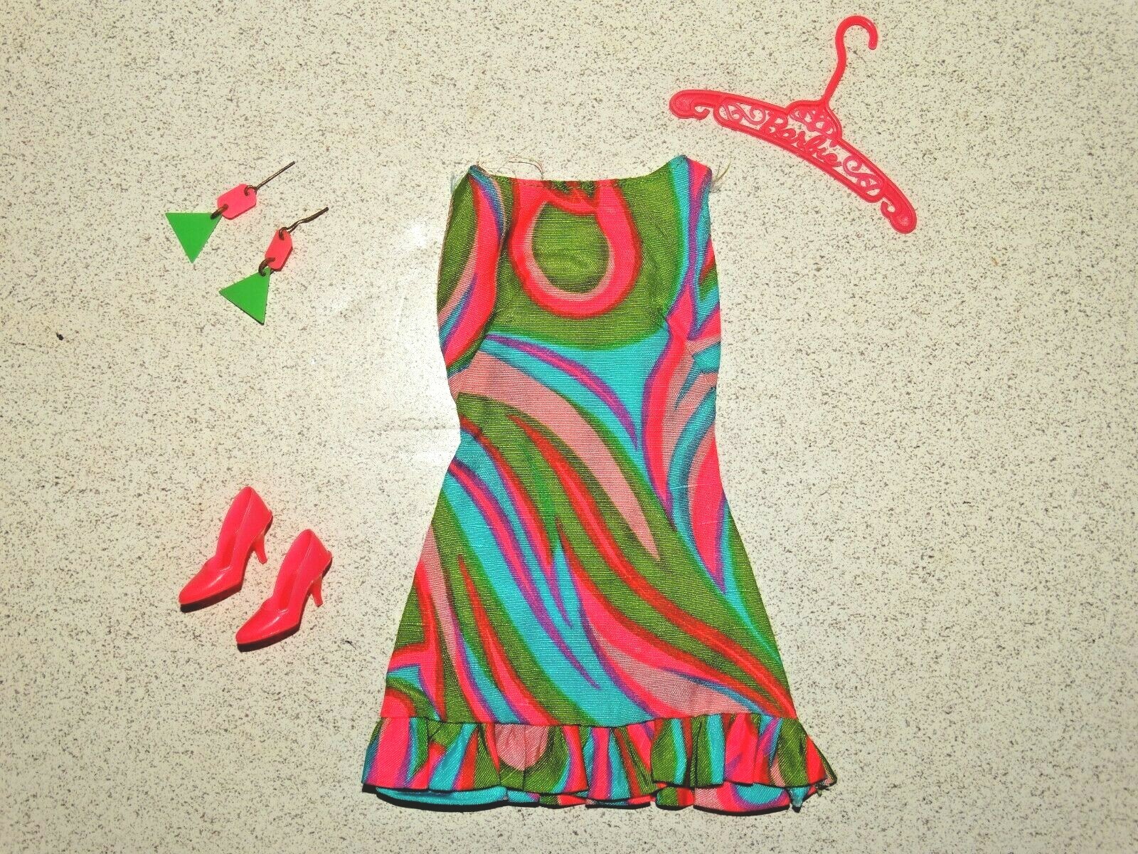 Barbie Vintage Traje completo con curvas y giros Cue Barbie Vintage Traje completo con curvas y giros Cue