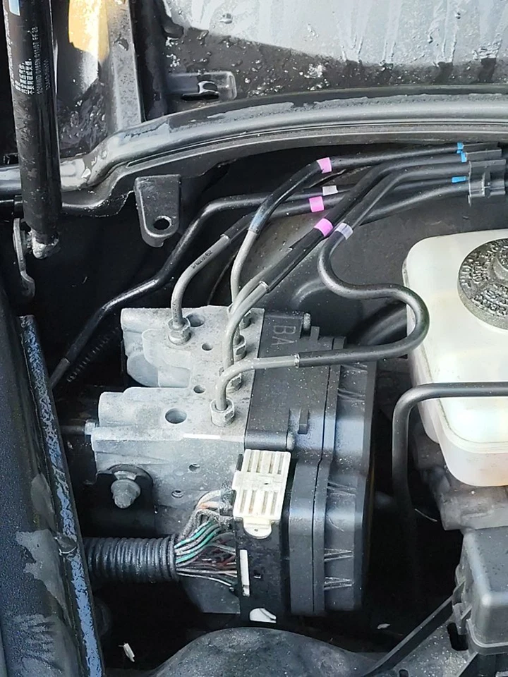 BOMBA/MODULADOR/UNIDAD DE CONTROL ABS LEXUS IS 250 2005-2013 Foto 2 de 3