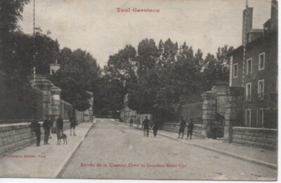 CPA - TOUL GARNISON - Eingang zur Kaserne Creil und Gouvion Saint-Cyr 