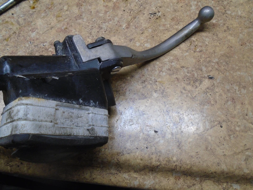 Honda CB650 CB 650 C CB650C 1980 palanca de freno de disco delantero derecho cilindro maestro 80 Foto 3 de 3