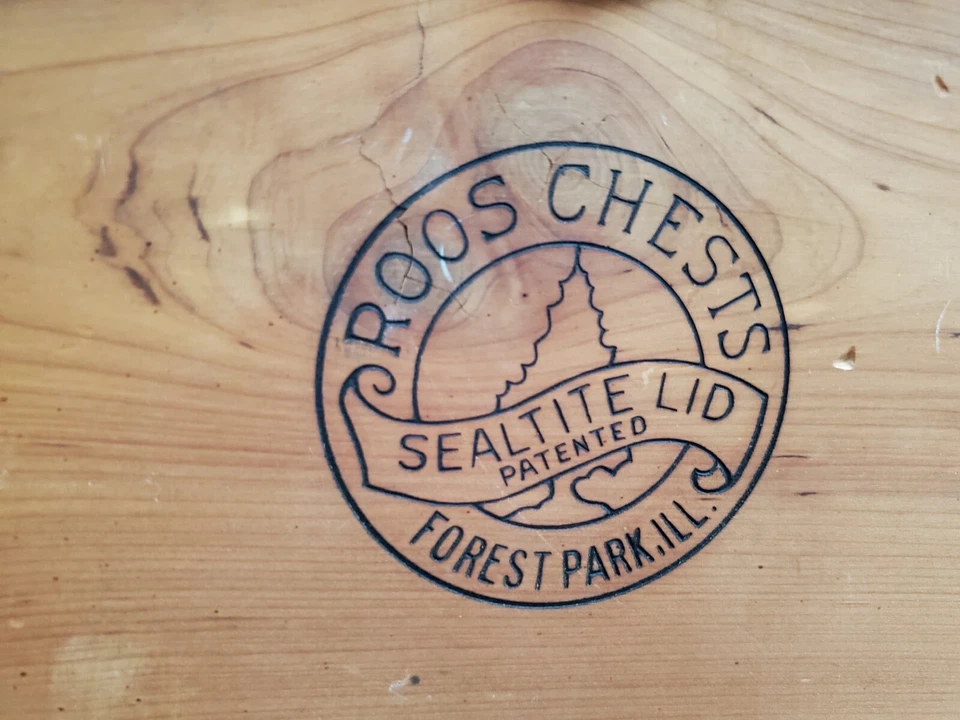 Ed Roos Cedar Chest Foto 2 de 3