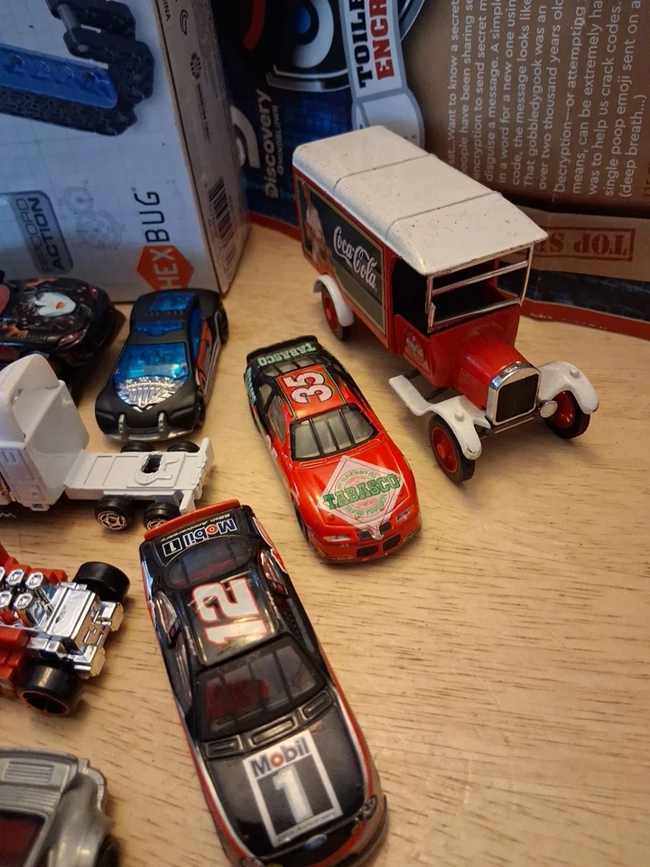 Лот товаров Hot Wheels, Matchbox, Гоночные Чемпионы, Hess, Ertl Игрушечный Автомобиль - Изображение 2 из 4