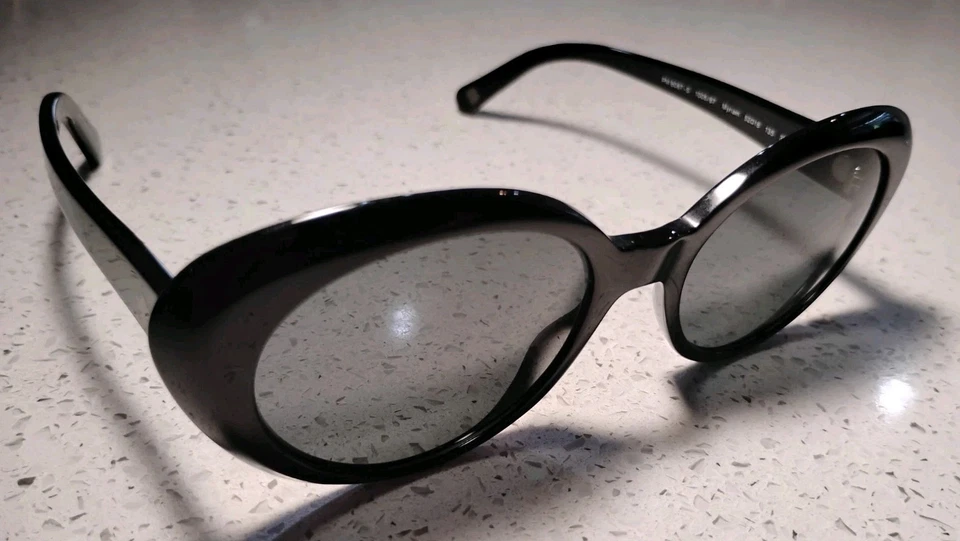 Gafas de sol Paul Smith Myrian pulidas negras/grises PM8087-S 1005/87 Foto 3 de 4