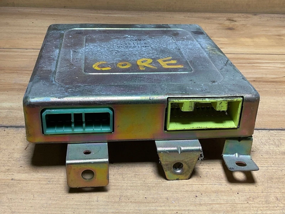 Computadora Dodge o Plymouth Colt Mirage 1987-1988 ECU ECM motor MD102888 Foto 3 de 4