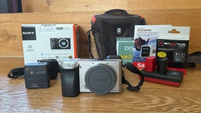Sony Alpha a6000 24,3MP Gehäuse body | silber | Zubehörpaket | Orignalverpackung