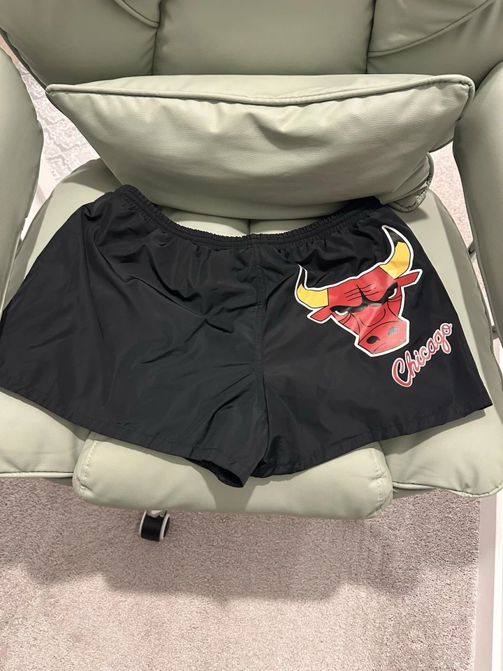 Mitchell & Ness Women's Chicago Bulls Black Nylon Shorts Size M NWT - Image 3 of 4