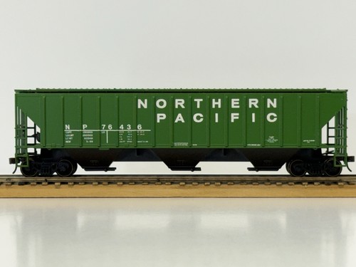 Escala HO, Athearn, Pacífico Norte, Tolva Cubierta 54’, NP #76436. RTR Kadees | Zustand: Used
