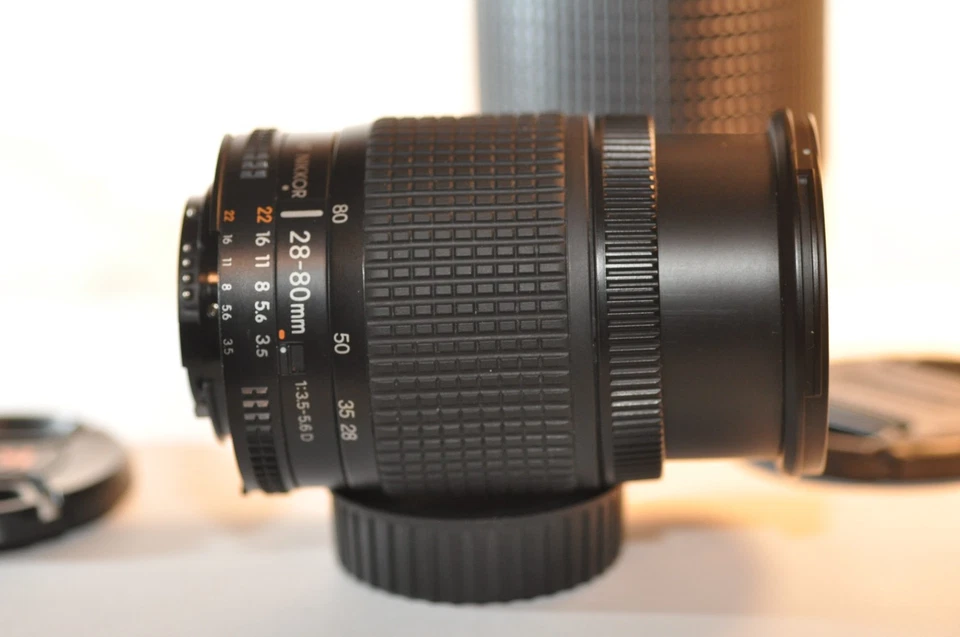 Nikon AF D Nikkor 28-80 mm y 70-300 mm CONJUNTO DE DOS OBJETIVOS FX para D750 D300 D600 D800 D90 Foto 2 de 4