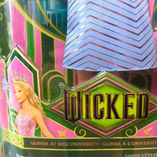 Muñeca universitaria Glinda At Shiz 2024 Wicked Movie Mattel NUEVA URL error error error de impresión - Imagen 5 de 15