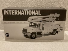 Camión de alto rendimiento International 4400 - escala 1:34 - artículo de primera marcha #19-2933