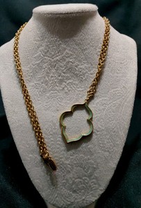Authentic Beautiful Vintage Rare T TAHARI Gold Plated Necklace & Aqua Enamel Pendant.