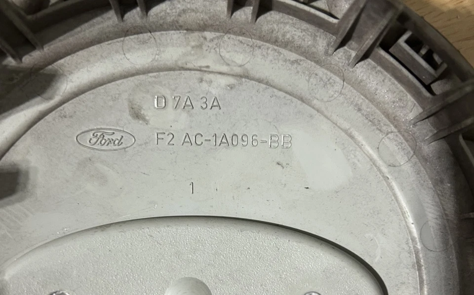 ✅Tapas centrales de rueda plateadas Ford Crown Victoria 1992-1997 F2AC-1A096-BB F367 #141 Foto 3 de 3