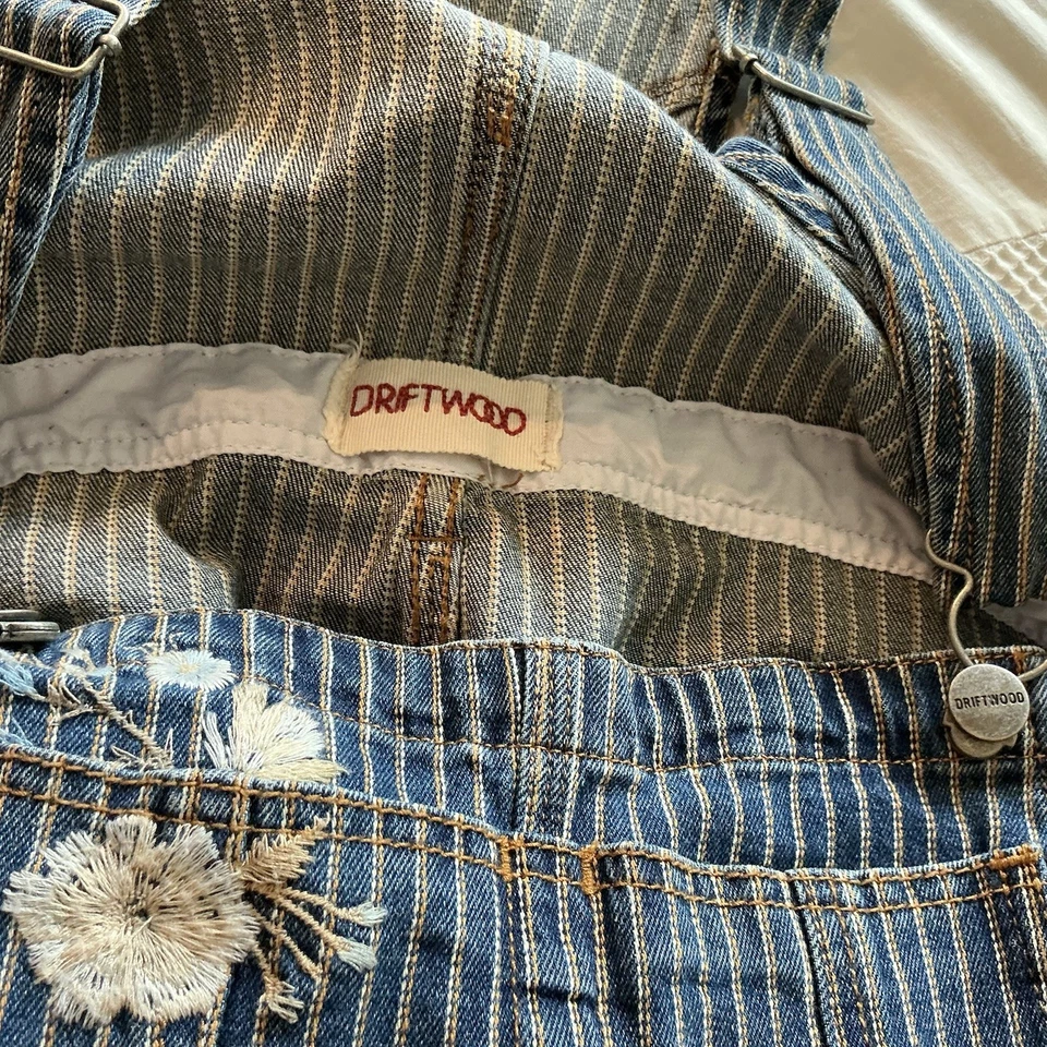 Mono vaquero a rayas bordado floral Free People Driftwood para mujer talla S Foto 3 de 4