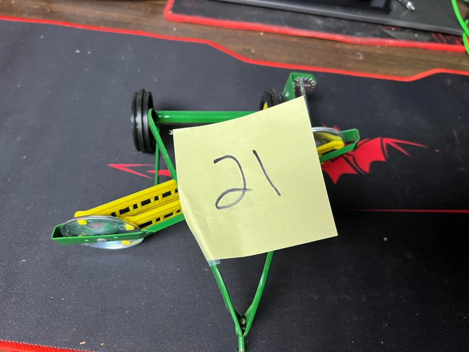 Vintage ERTL John Deere Hay Rake 1:16 Scale Diecast & Plastic #5686 21 - Image 3 of 4