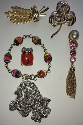 Vintage Costume Jewelry Lot Of 4 Pin Brooches 1 Bracelet Sarah Coventry Scarab