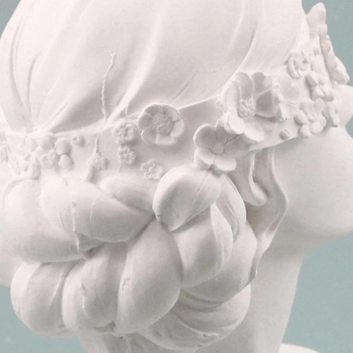 Statue necklace sale holder
