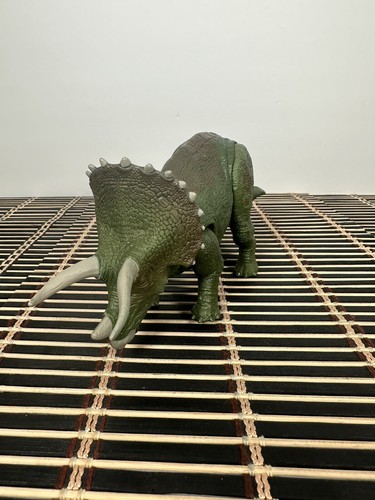 Mattel Jurassic World Dino Rivals Dual Attack Triceratops Actionfigur grün - Bild 4 von 8