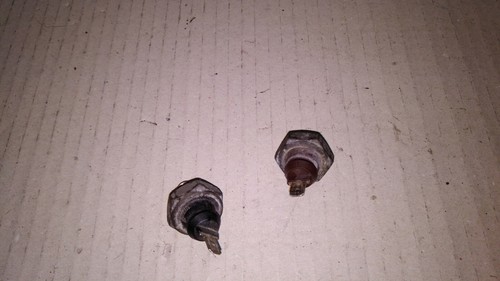 VW Golf 2 - 2x Original Öldruckschalter Zylinderkopf 068919081 + 056919081C