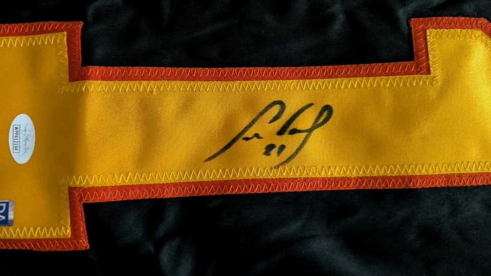 Camiseta deportiva de exhibición de Vancouver firmada por Cam Neely Foto 3 de 4