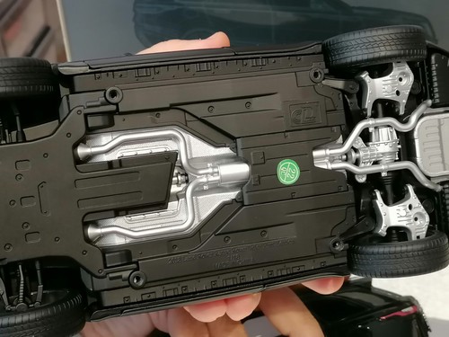 LCD Models 1/18 Range Rover Velar First Edition 2018 MINT with Box Astonishing! - Foto 18 di 22