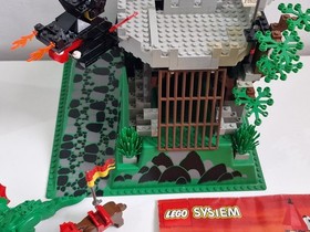 Lego Vintage Set System Castle 6082 Fire Breathing Fortress, with instructions