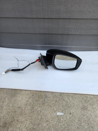 18-20 NISSAN KICKS  MIRROR RIGHT SIDE.  WITH TURN SIGNAL  AND CAMERA   OEM