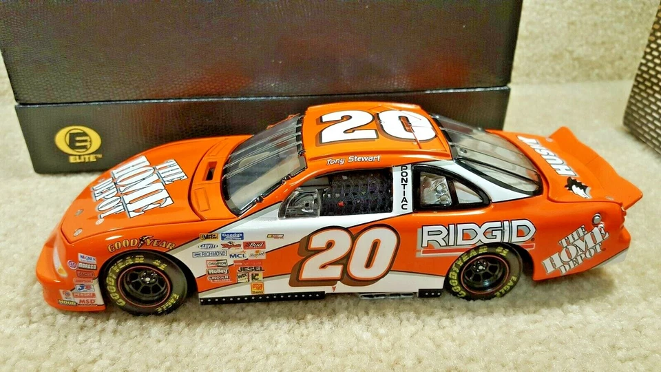 Tony Stewart Rookie 1999 Action Elite 1:24 Home Depot No Stripes #200 of 1000 - Image 2 of 4