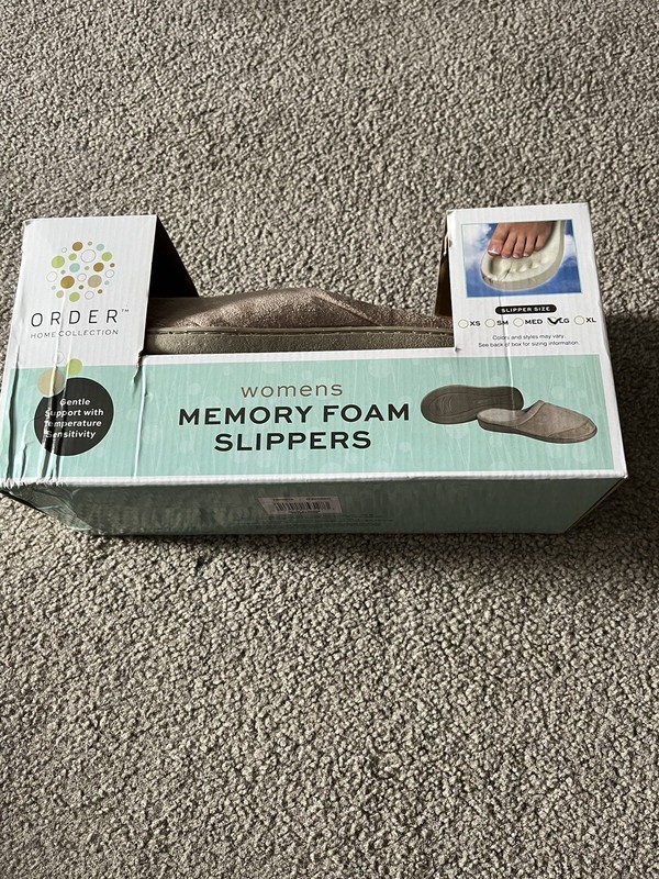 WOMAN'S MEMORY FOAM SLIPPERS-NON-SKID SOLES-BEIGE-SIZE LARGE-NIB