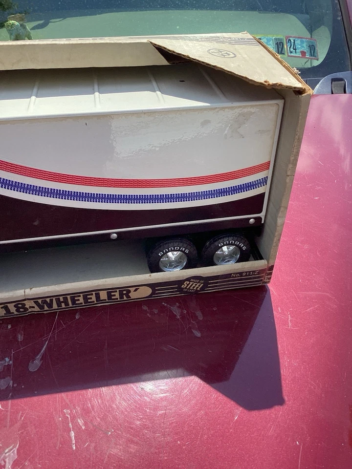 Vintage Nylint Bandag Transport GMC 18-Wheeler DieCast Semi Truck 911 Z - Image 2 of 4