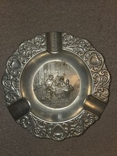 Vintage Zinn Aschenbecher 14 cm &ndash; Relief Wirtshausszene / Biedermeier Motiv