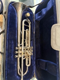 King 2055T Silver Flare Bb Trumpet with Hard Shell Case