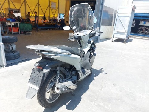 83610-K0R-V000 CARENADO DELANTERO para HONDA SH 125 150 VI 2020 - KF40E 2020 - Imagen 7 de 8