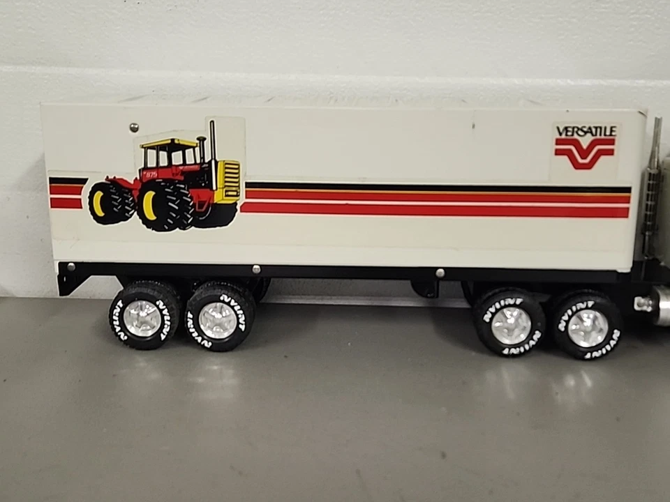 Nylint GMC Semi Truck Versatile Tractor 875 - Image 3 of 4