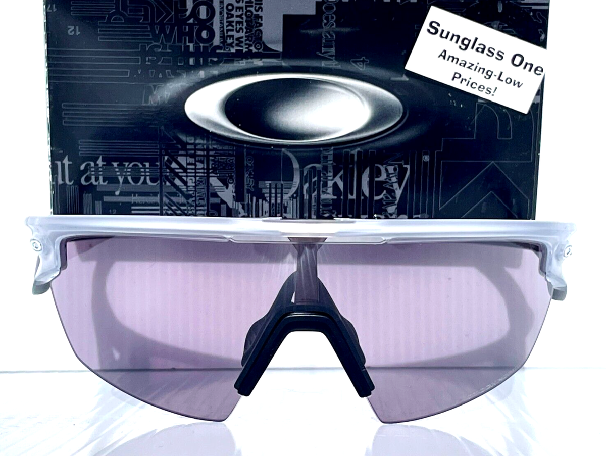 Oakley SPHAERA Matte Clear PHOTOCHROMIC Clear To Black Oakley SPHAERA Matte Clear PHOTOCHROMIC Clear To Black