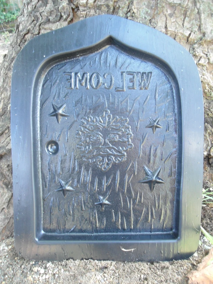 Molde de puerta de hadas hombre verde yeso hormigón molde de fundición 11" x 8" x 3/4" de espesor Foto 2 de 3