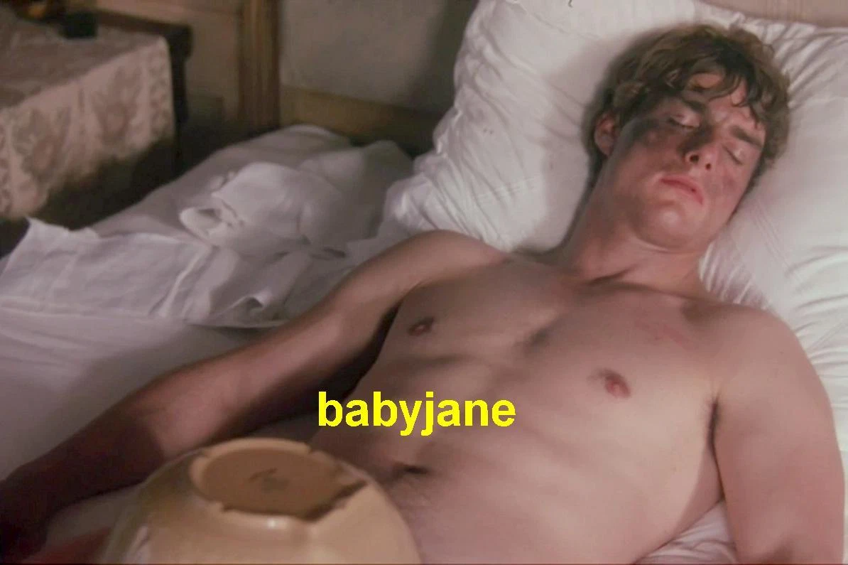 TOM CRUISE FAR AND AWAY NUDE SCENE COVERED BY A BOWL PHOTO #3 | eBay